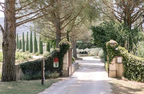 Menerbes Hotel | La Bastide de Marie, Maisons et Hôtels Sibuet