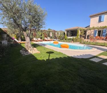 Plan-d'Orgon Bed & Breakfast | La Bastide des Romarins