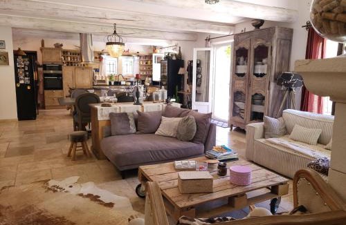 Menerbes Villa | La bastide
