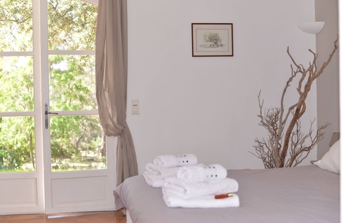 Saint-Marc-Jaumegarde Bed & Breakfast | La Bastide De L'aube Chambre d hôtes