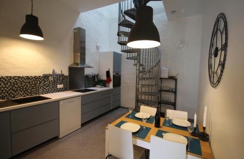 Avon-les-Roches House | La Belle Etoile
