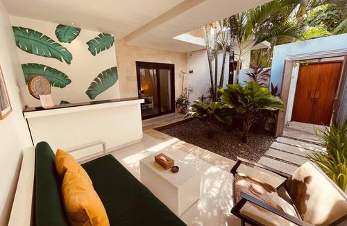 Sunset Road Villa | La Belle Villa