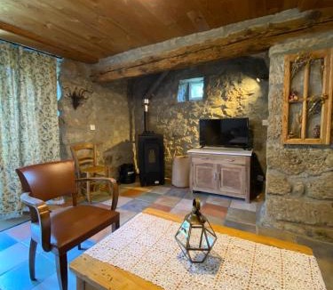 Chenereilles House | La Borie Maisonnette de Charme en Pierres 80m2
