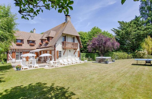 Tourgeville Villa | La Côte Fleurie - 5 Bdr - Garden & Jacuzzi - Tourgéville Plage