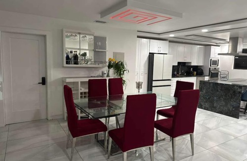 Ludlam House | La Cabanas