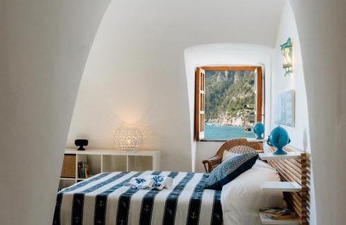 Marina del Cantone House | La Cabane Bleue