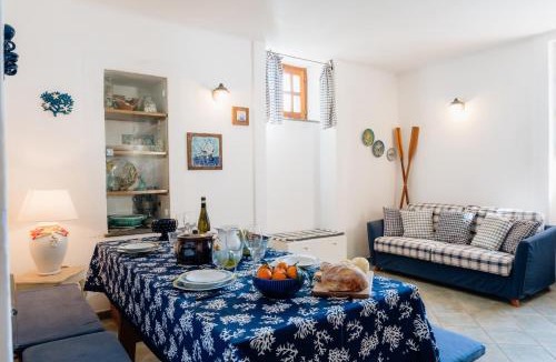 Marina del Cantone House | La Cabane Bleue