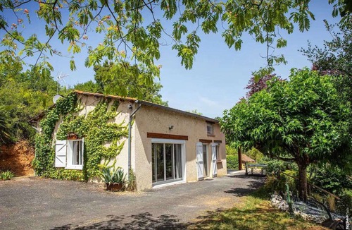 Aiguelèze House | La Cabane du Trel : A beautiful escape to the countryside with heated swimming pool