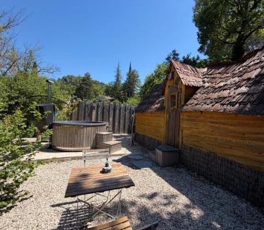 Grambois Other | La cabane escagassée