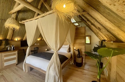 Payzac House | La Cabane Java – Romantic getaway in nature with private spa, terrace, and activities