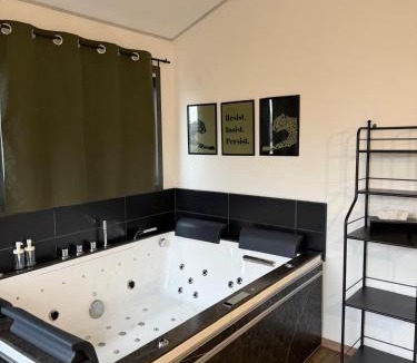 Andance Apartment | La Cachette du Pont - Studio Cosy et Lumineux