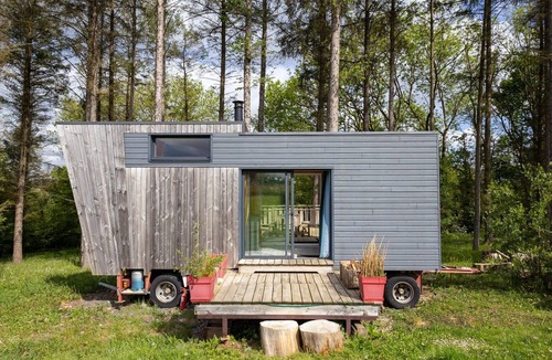 Gommenec'h House | La Cafoutche Tiny – 5 Guests with Private Terrace, Shared Garden, and Wi-Fi