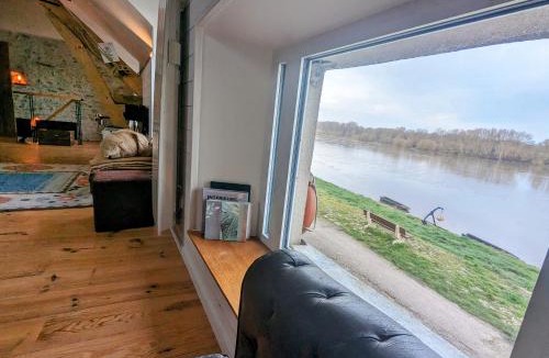 Nouan-sur-Loire Apartment | La Capitainerie, vue directe sur la Loire, calme et confort