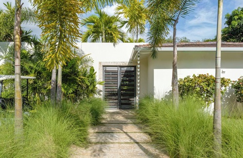 Los Lagos Villa | La Caranta - Fully Staffed 5-Suites Villa, Near the Beach with Pool & Jacuzzi