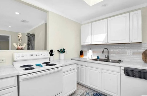 Edgewater House | LA CASA AZUL " 3 B.R. GULF ACCESS WATERFRONT HOME., Close To BEACH !"