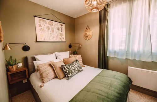 Irigny Apartment | La Casa Bali