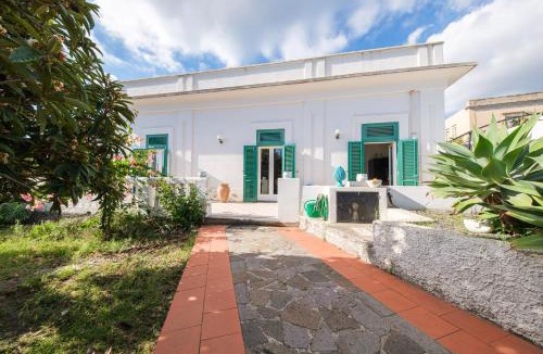 Lipari Historic Centre Villa | La Casa Bianca