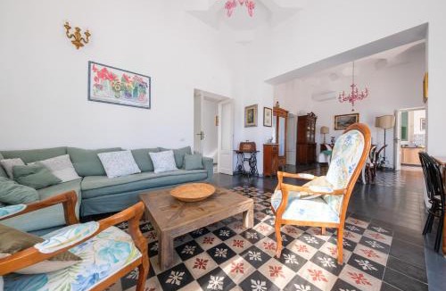 Lipari Historic Centre Villa | La Casa Bianca