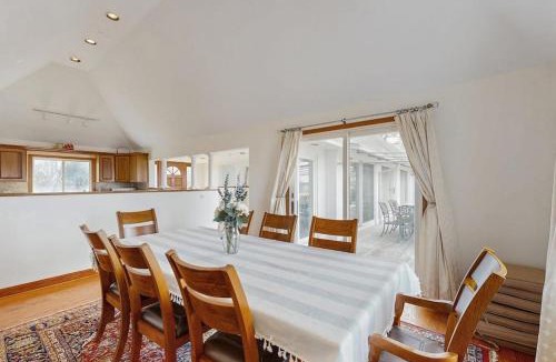 Prides Crossing House | La Casa De La Playa