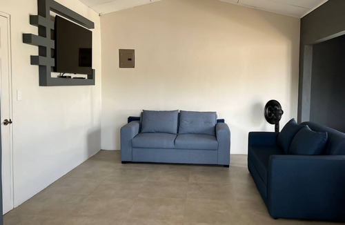 Parrita House | La Casa de Papi A Solo 2 Minutos de Playa Bandera