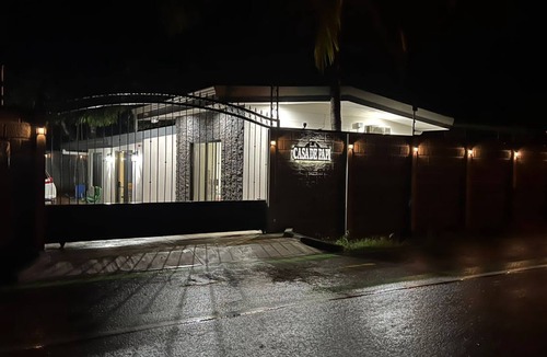 Parrita House | La Casa de Papi A Solo 2 Minutos de Playa Bandera