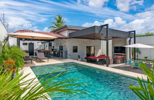 Bandera House | La Casa de Papi.