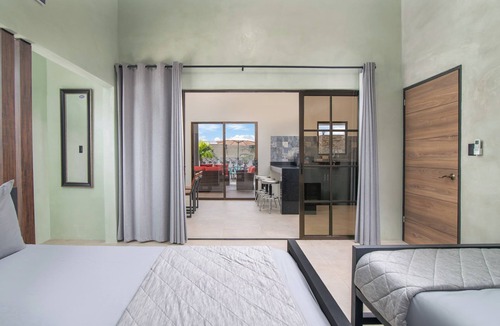 Bandera House | La Casa de Papi