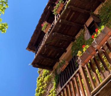 Cabra de Mora Ski Chalet | La Casa del Bosque
