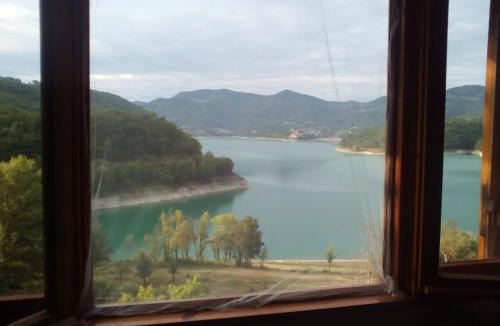 Rocca Sinibalda House | La casa del lago
