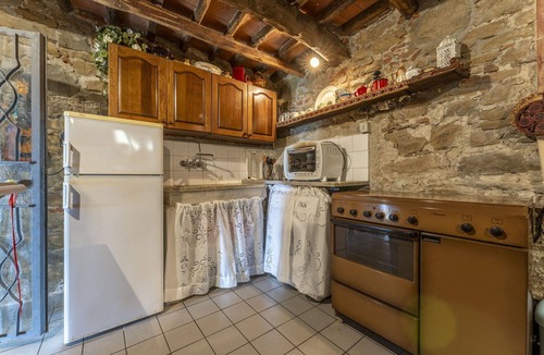 Uzzano House | La Casa Di Elda, Holiday Home With Pool