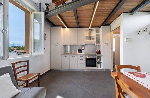 Angera Apartment | La Casa di Lillo Angera – Cozy Apartment Near Lakefront with Parking