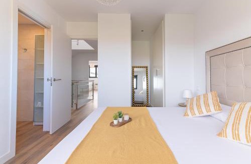 Santander House | La Casa Dorada