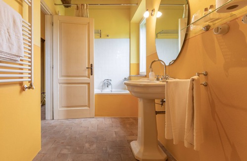 Lamporecchio Bed & Breakfast | La Casa Medioevale B&B