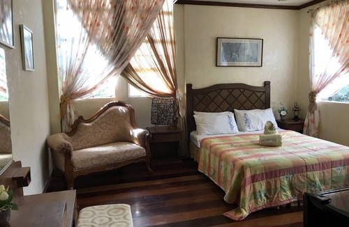 Caramoan Hotel | La Casa Roa Hostel