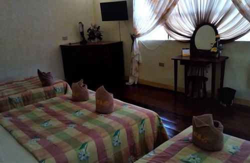 Caramoan Hotel | La Casa Roa Hostel