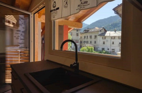 Roncone House | La Casa Rossa