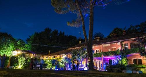 Cantu House | la casa rossa nel bosco