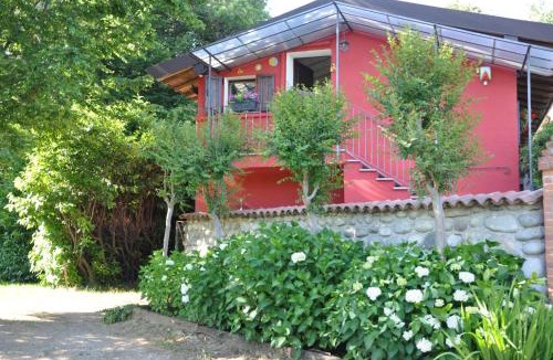 Cantu House | la casa rossa nel bosco