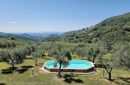 Macchino House | La Casa Rossa, Shared Pool, Marliana