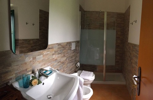 Filattiera Villa | La Casatorre di Ponticello. Casale di campagna con ampio giardino e piscina