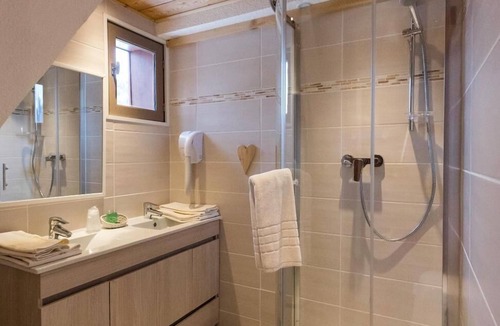 Ceillac Hotel | La Cascade