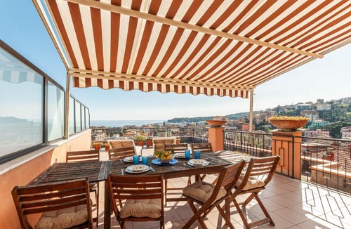 Varazze Apartment | "La Cedrina" Incantevole terrazza vista mare