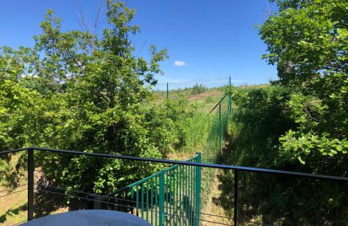 Bessenay Apartment | la cerisiere