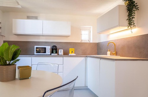 Fabron Apartment | La Chaise Bleue