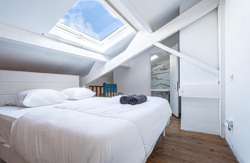 Fabron Apartment | La Chaise Bleue
