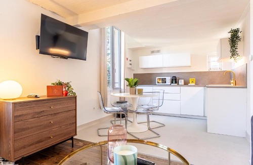 Fabron Apartment | La Chaise Bleue
