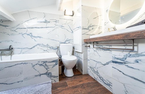 Fabron Apartment | La Chaise Bleue