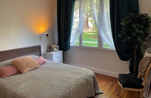 Chatou Bed & Breakfast | La chambre de Lou