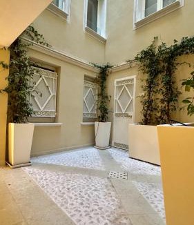 Parma City Centre Apartment | La Chartreuse Luxury Suites 4