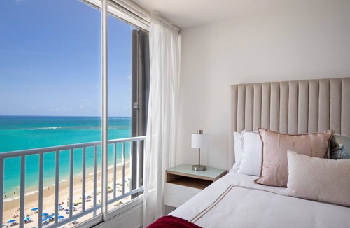 Isla Verde Apartment | La Cima PH 4BD Isla Verde Beach 1M$ View Sleeps 10
